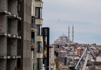 Vistas a la ciudad con mezquita de Estambul, Turquía