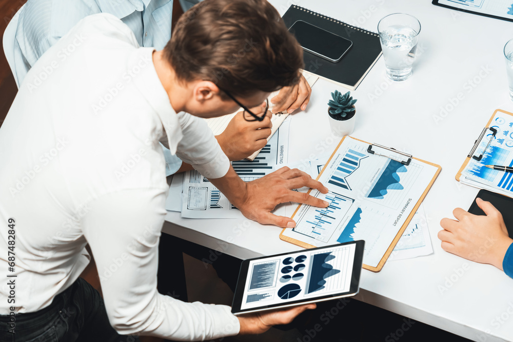 Fototapete analyst team uses bi fintech display tablet to analyze financial data . business people analyze bi s