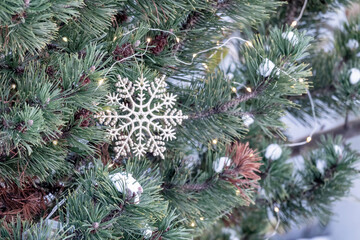 Naklejka na ściany i meble Christmas tree decorated with snowflake