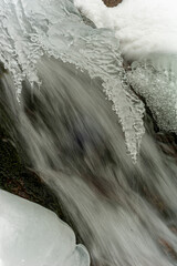 frozen waterfall , zamarzniety wodny wodospad. - obrazy, fototapety, plakaty