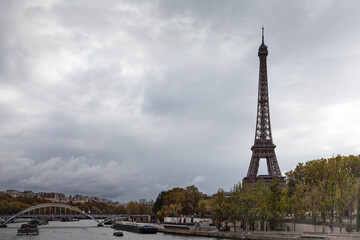 Fototapeta na wymiar Barges in a cloudy city in November