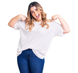 Fototapeta premium Young caucasian woman wearing casual clothes looking confident with smile on face, pointing oneself with fingers proud and happy.