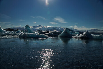 Gletscherlagune Jökulsárlón auf Island mit dem Vatnajökull-Gletscher im Hintergrund