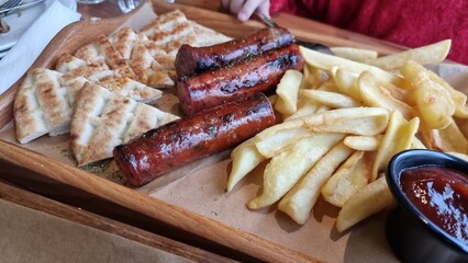 meat potatoes pita sauce food greek