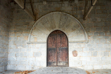 Fototapeta na wymiar Side door of the church in Mundaca, Basque Country