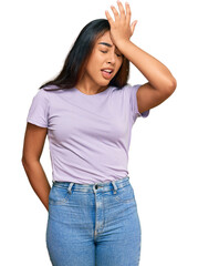 Obraz premium Young latin woman wearing casual clothes surprised with hand on head for mistake, remember error. forgot, bad memory concept.