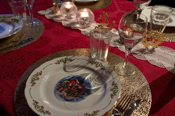 christmas dinner table setting