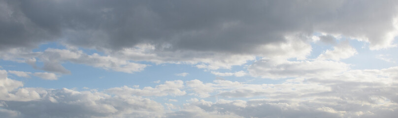 Obraz premium Stormy spring sky after rain with clearing for good weather. Panoramic photo