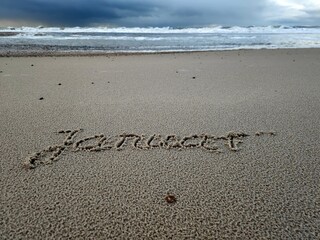 Wort Januar im Strandsand