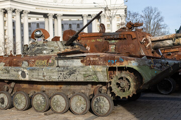 Fototapeta na wymiar Burnt russian tank in Kiev center