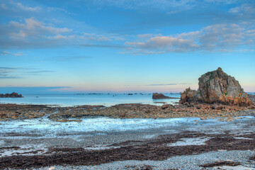 Paysage de mer à Plougrescant sur la côte bretonne - France