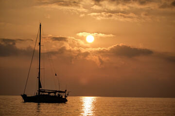A sailboat rests during sunrise on the coast of Pe&ntilde;iscola.