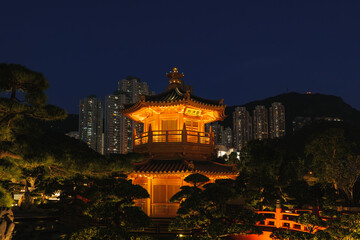 Nan Lian garden in Kowloon Hongkong at night - obrazy, fototapety, plakaty