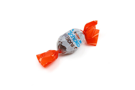 Single Kinder Schoko-Bons candy wrapped isolated on white background