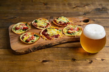 餃子の皮で作ったミニピザ