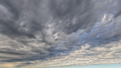 Obraz premium cute bright clouds overcast skyscape bg - photo of nature