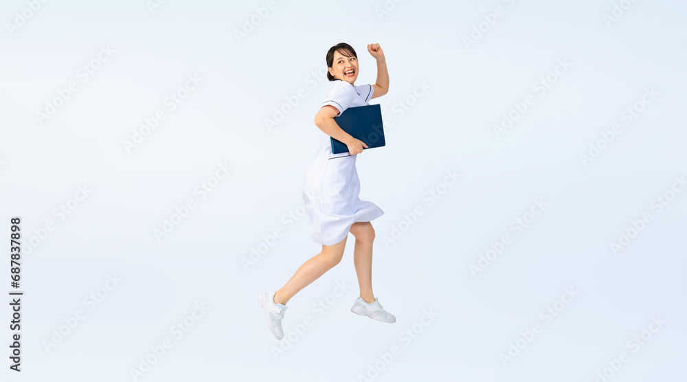Poster ジャンプする白衣を着た女性　看護師　医師　エステティシャン　切り抜き全身写真（切り抜き背景透過pngも販売しております。作成者リンクから「png」で検索してください）