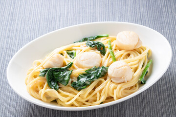 帆立貝柱とほうれん草のクリームソースパスタ。
