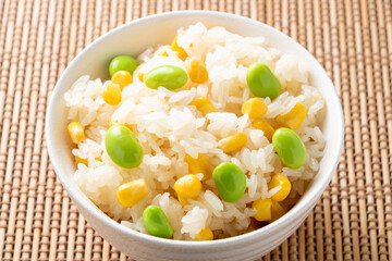 とうもろこしご飯(枝豆トッピング)。
