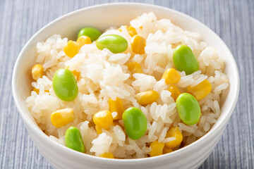 とうもろこしご飯(枝豆トッピング)。
