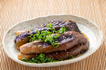 焼きなすのニンニクだれ和え。
