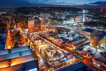 Beautifully lit Christmas market in the Main City of Gdansk at dawn. Poland - obrazy, fototapety, plakaty