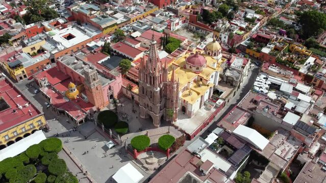 Mexico, San Miguel de Allende: Aerial view of colonial-era city, Allende Garden (Jard&iacute;n Allende), church San Miguel (Parroquia de San Miguel Arc&aacute;ngel) - landscape panorama of Latin America from above