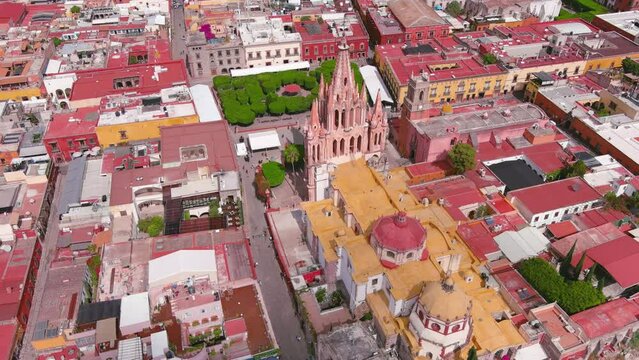 Mexico, San Miguel de Allende: Aerial view of colonial-era city, Allende Garden (Jard&iacute;n Allende), church San Miguel (Parroquia de San Miguel Arc&aacute;ngel) - landscape panorama of Latin America from above