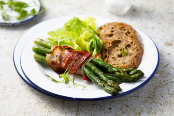 Roasted asparagus with bacon