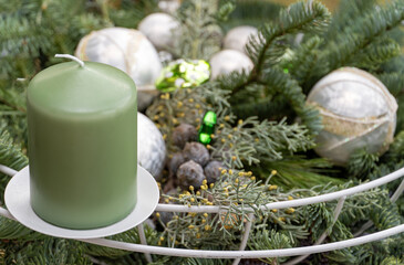 Adventskranz mit grünen Kerzen