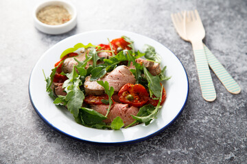 Arugula salad with roast beef and tomatoes