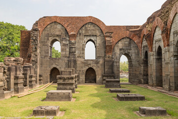 Gour bara duwari(12door) or bara sona masjid are the ruins of a small mosque that was the capital of the muslim nawabs of bengal in the 13th to 16th centuries in gaur, west bengal, India.