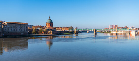 The Saint Pierre bridge over the Garonne and the Grave in Toulouse in Occitanie, France