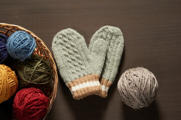 編みもののイメージ 　手袋