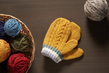 編みもののイメージ 　手袋