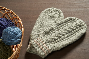 編みもののイメージ 　手袋