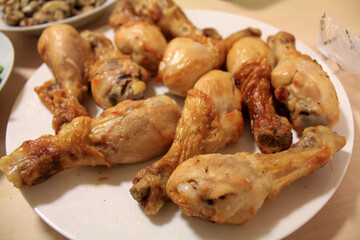 Close-up of the chicken drumsticks in the dish. Food Concept.