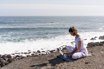 Fototapeta na wymiar Girl freelancer doing work on the ocean