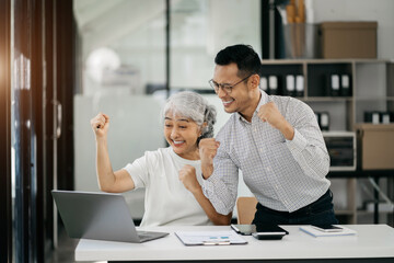 Fototapeta premium businessmen creative businesspeople coworker in office Happy to be successful partnership teamwork success concept.