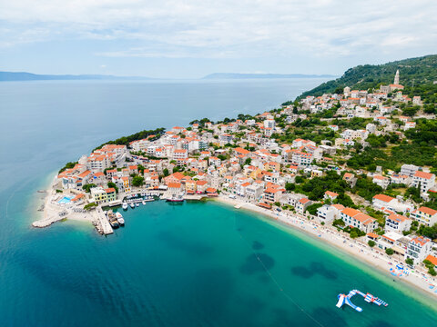 Croatia, Split-Dalmatia County, Igrane, Aerial view of coastal town