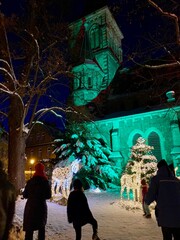 Die St.-Sylvestri-Kirche in Wernigerode im der Weihnachtszeit