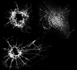 Obraz premium Overlay the effect of glass damage. Split glass on a black background. A crack in the glass.