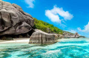Photo sur Aluminium Anse Source D'Agent, île de La Digue, Seychelles Blue sky over Anse Source d'Argent beach