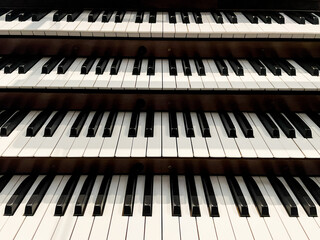 multi-level keyboard of an organ
