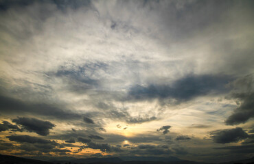 Obraz premium beautiful golden sunset sky landscape