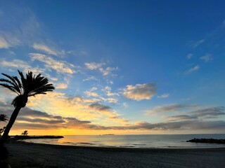 Atardeceres en la playa junto al mar
