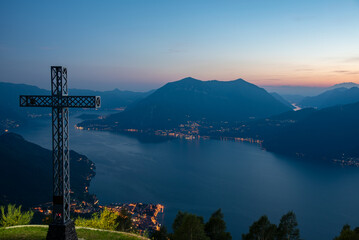Obraz premium cross in the mountains