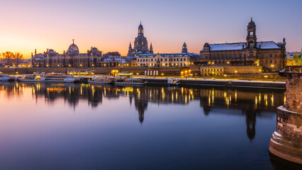 The historical waterfront with baroque buildings in Dresden early in the winter dawn.  - obrazy, fototapety, plakaty