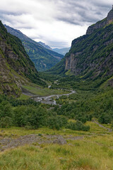Fototapeta na wymiar Vue sur la vallée depuis les hauteurs de Sixt-fer-A-Cheval dans les alpes en été 