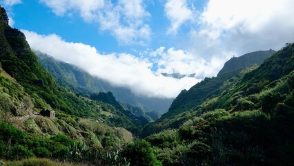 Landschaften auf Madeira, Gebirge und Küstenlandschaft